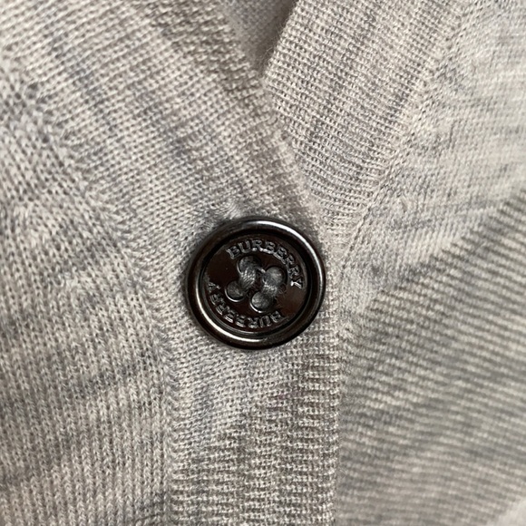 Burberry Light Cardigan. Perfect for summer - Picture 8 of 8